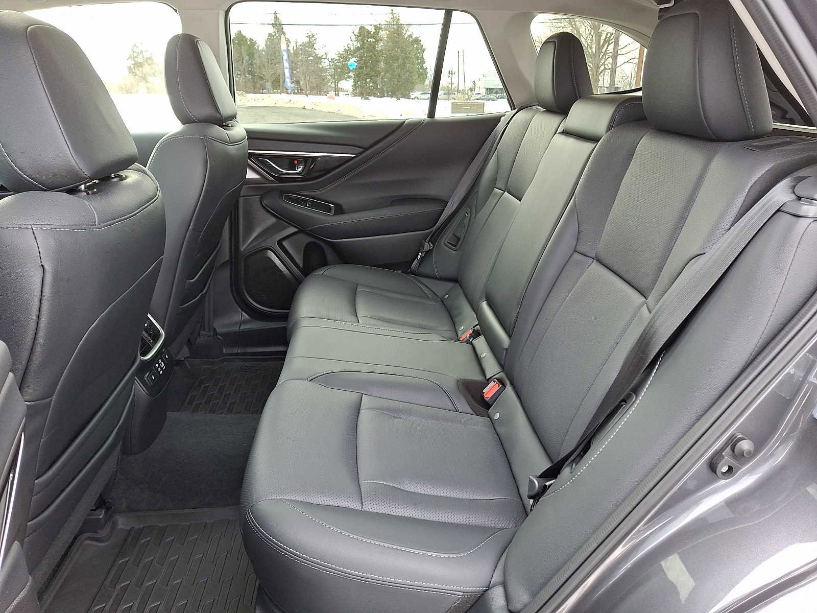 Used 2023 Subaru Outback Limited AWD/4WD image 8