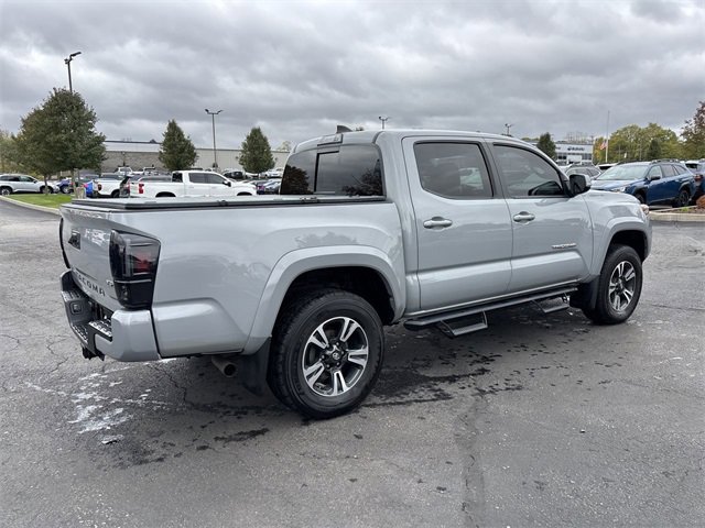 Used 2018 Toyota Tacoma TRD Sport image 3