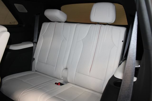 New 2027 Cadillac Vistiq Luxury AWD/4WD image 10