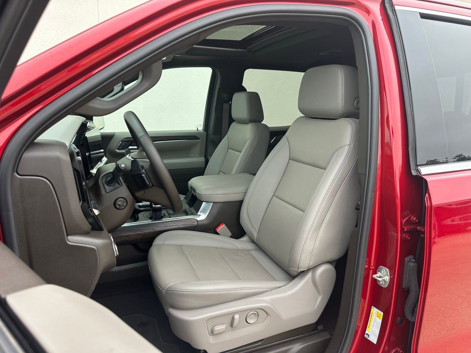 Used 2025 GMC Sierra 1500 SLT AWD/4WD image 14
