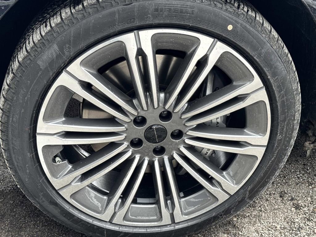 New 2026 Land Rover Range Rover SE image 11