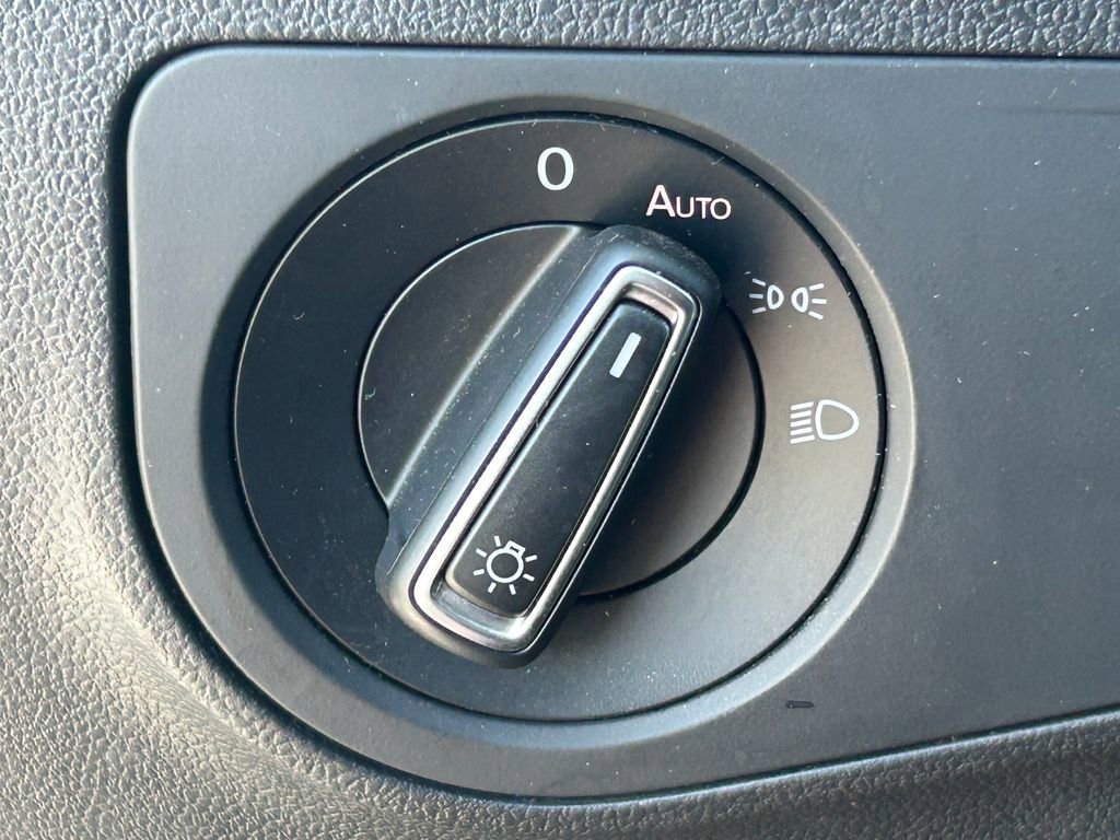Used 2019 Volkswagen Tiguan SE w/ Panoramic Sunroof Package AWD/4WD image 24