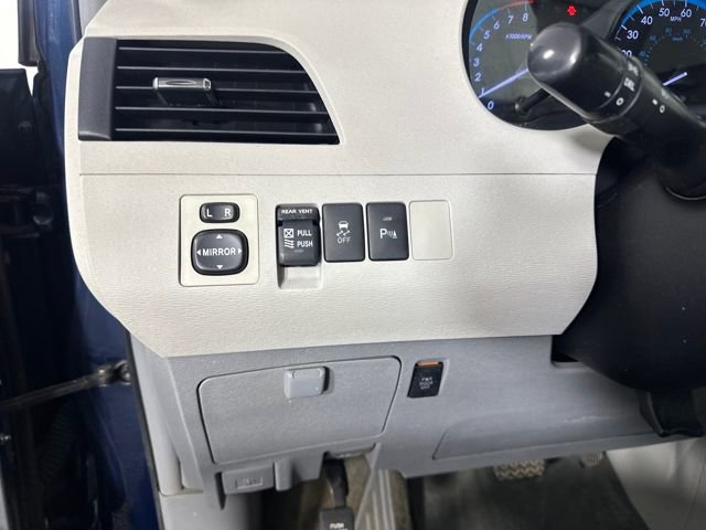Used 2011 Toyota Sienna XLE image 19