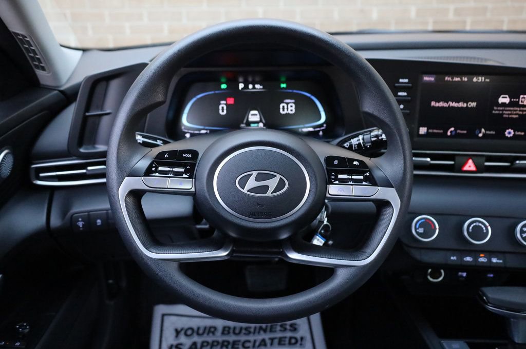 Used 2025 Hyundai Elantra SE w/ Cargo Package image 26