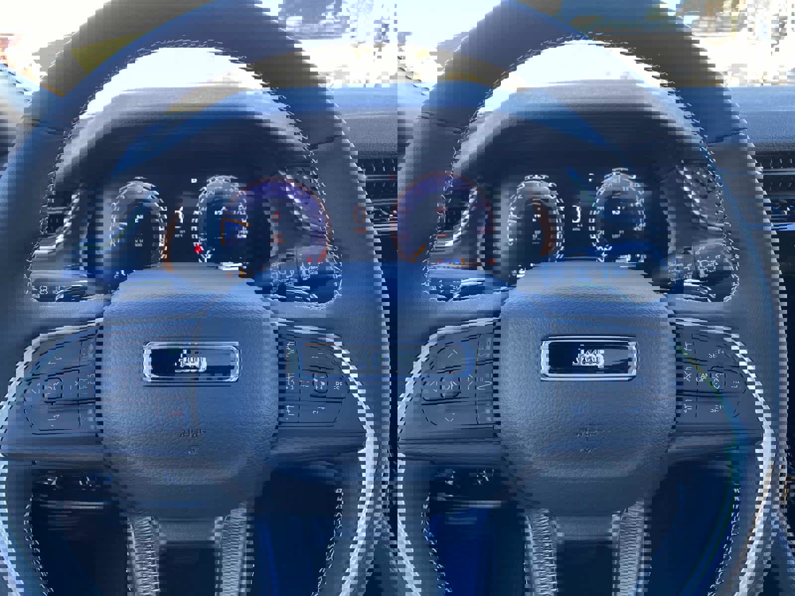 New 2025 Jeep Grand Cherokee Laredo image 13