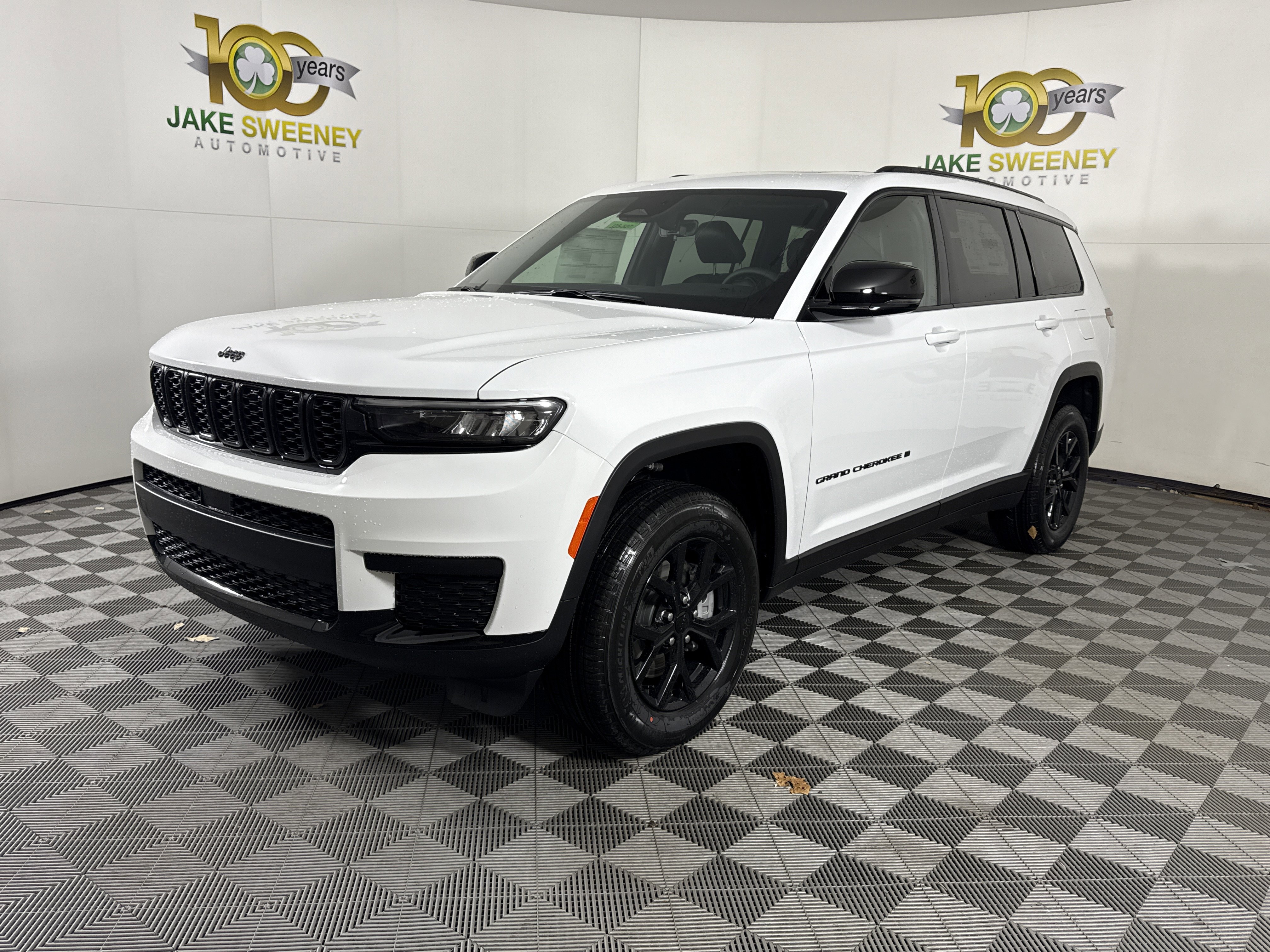 New 2025 Jeep Grand Cherokee L Altitude image 4