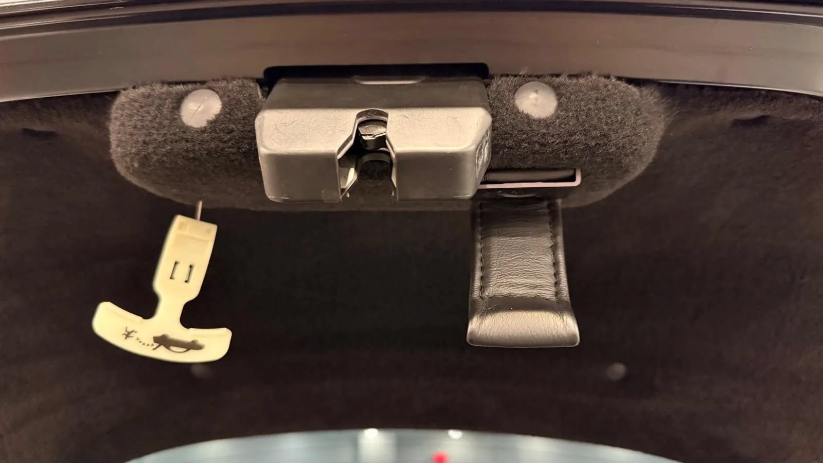 Used 2012 Aston Martin V8 Vantage Coupe RWD image 32