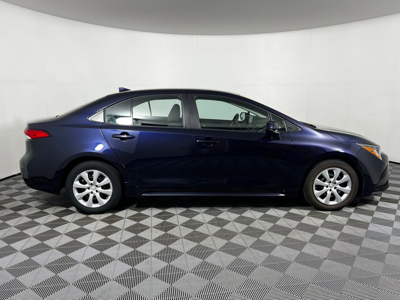 Used 2024 Toyota Corolla LE FWD image 4