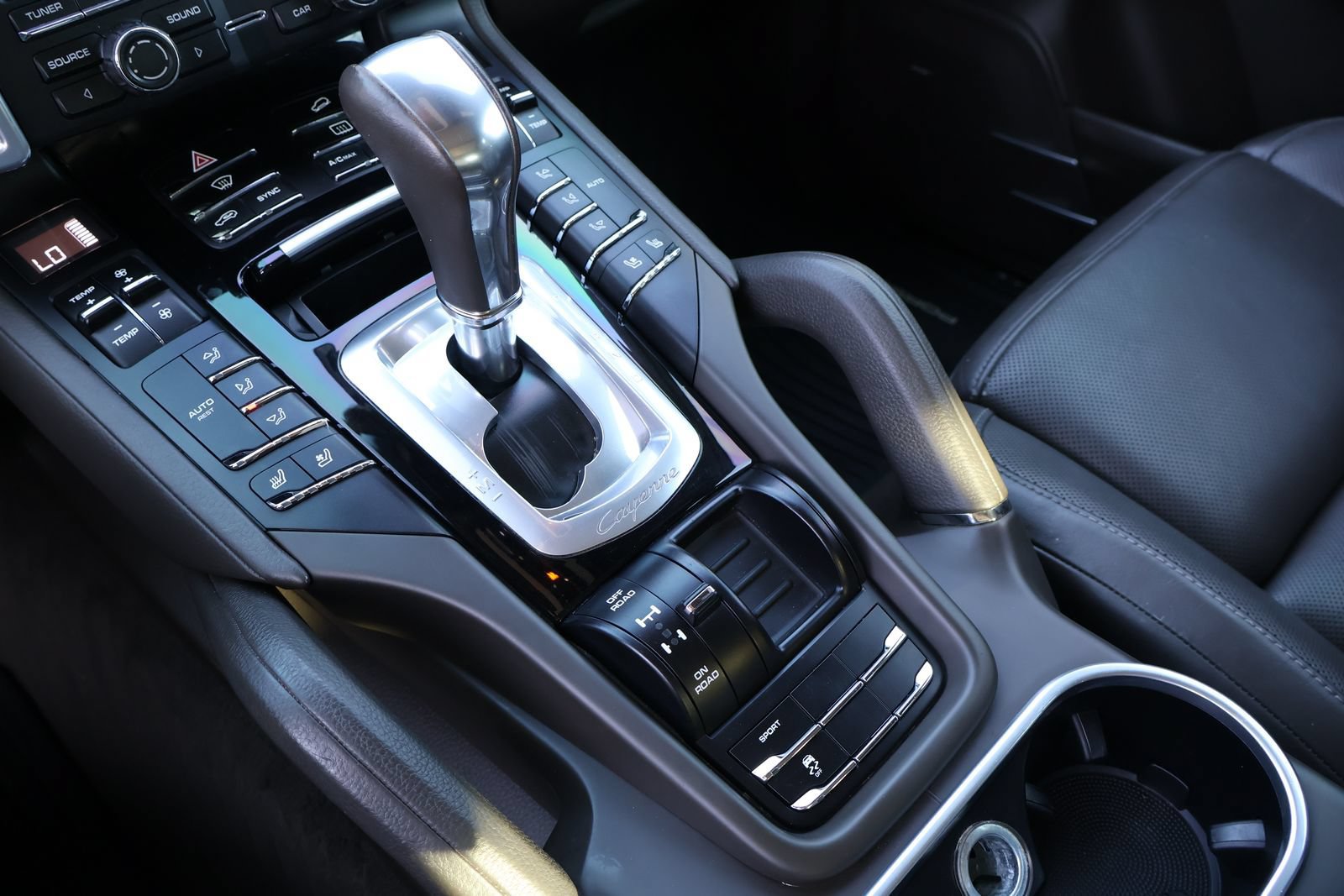 Used 2015 Porsche Cayenne Diesel AWD/4WD image 23