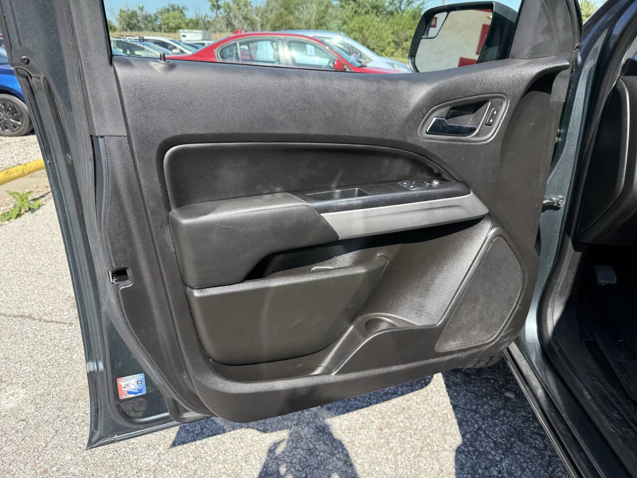 Used 2015 Chevrolet Colorado LT w/ LT Convenience Package image 21