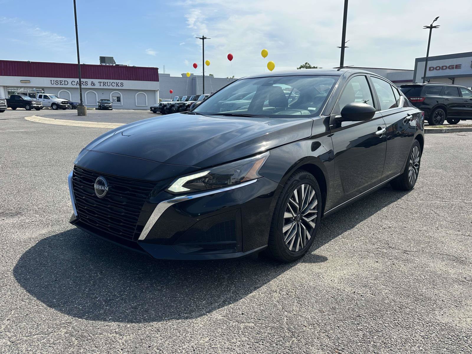 Used 2024 Nissan Altima 2.5 SV FWD image 3