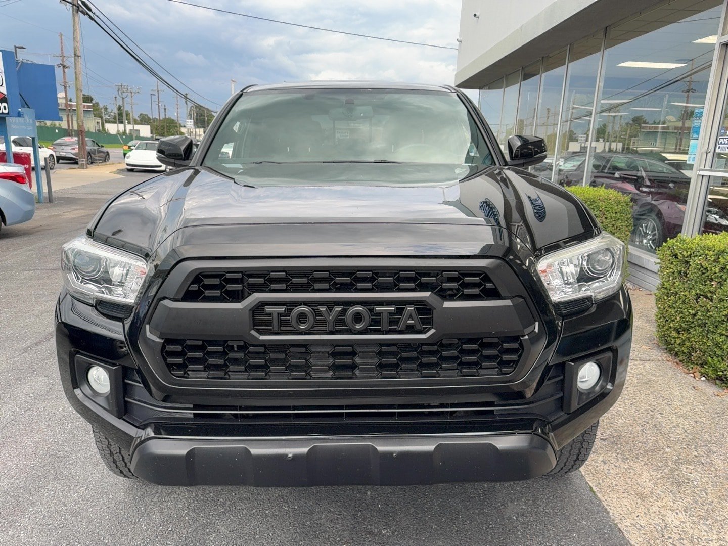 Used 2017 Toyota Tacoma TRD Off-Road w/ Premium & Technology Package AWD/4WD image 31