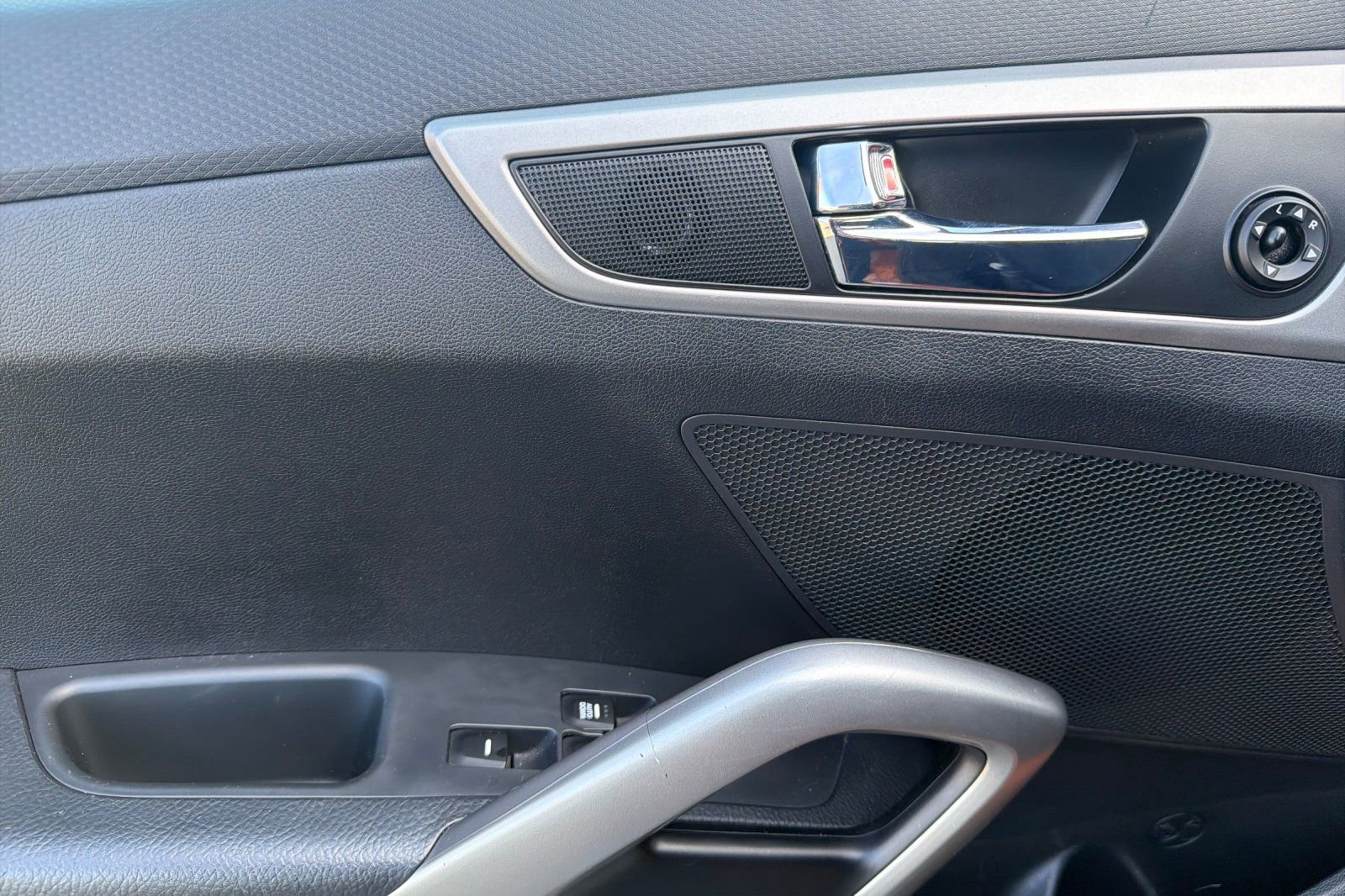 Used 2014 Hyundai Veloster FWD image 11
