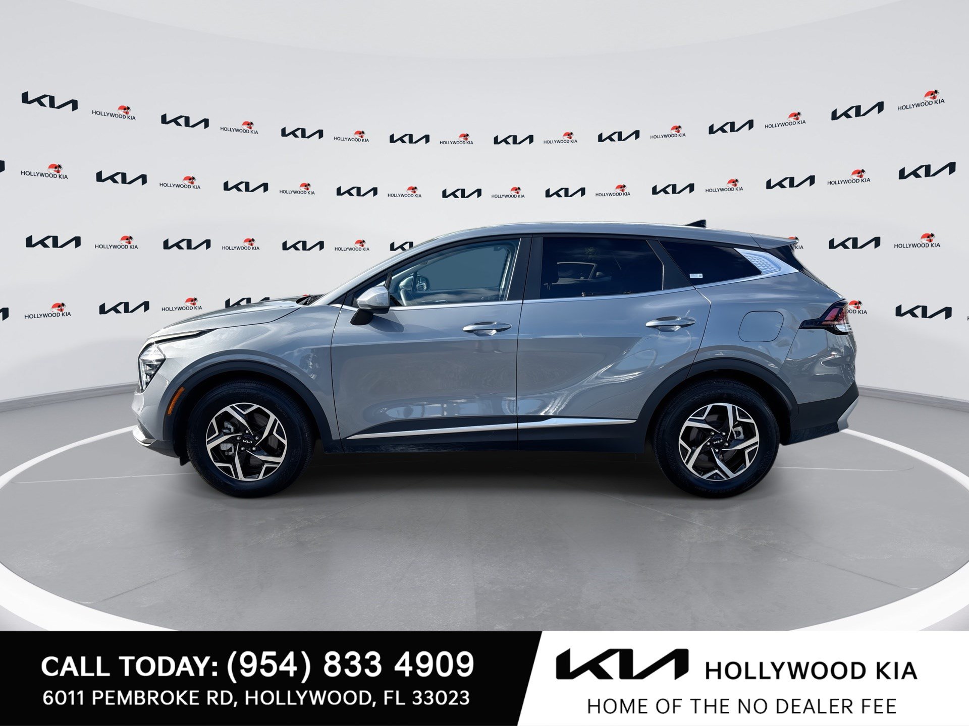Used 2025 Kia Sportage LX FWD image 5
