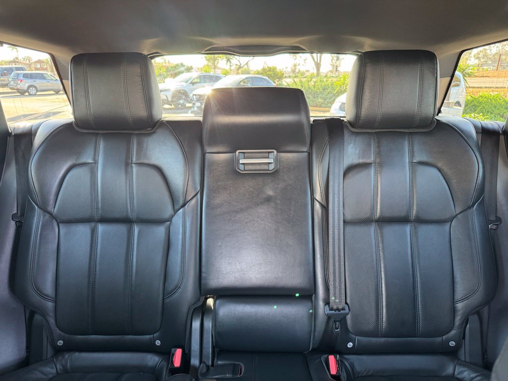 Used 2015 Land Rover Range Rover Sport SE AWD/4WD image 18