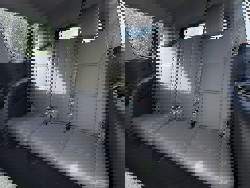 Used 2018 Chevrolet Suburban LT image 13