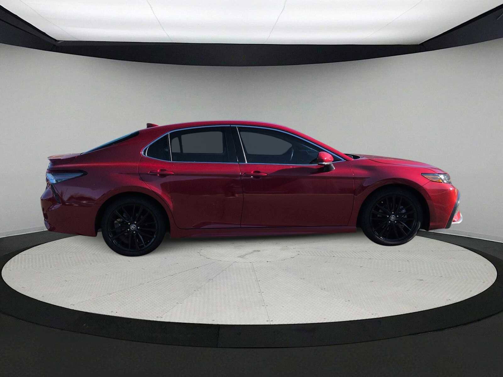 Used 2022 Toyota Camry XSE image 9