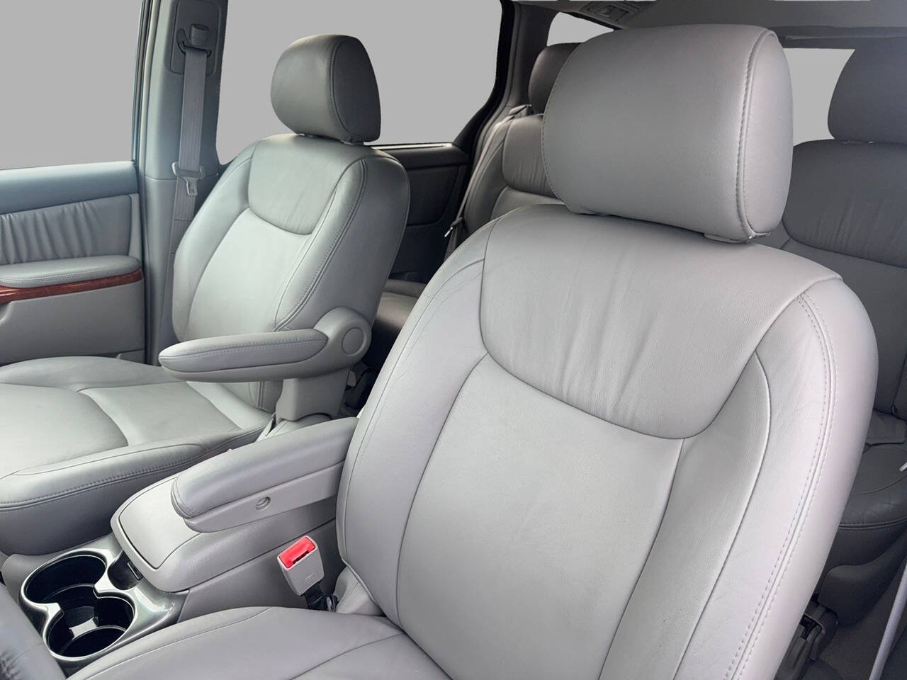 Used 2004 Toyota Sienna XLE w/ XLE Pkg 19 FWD image 15