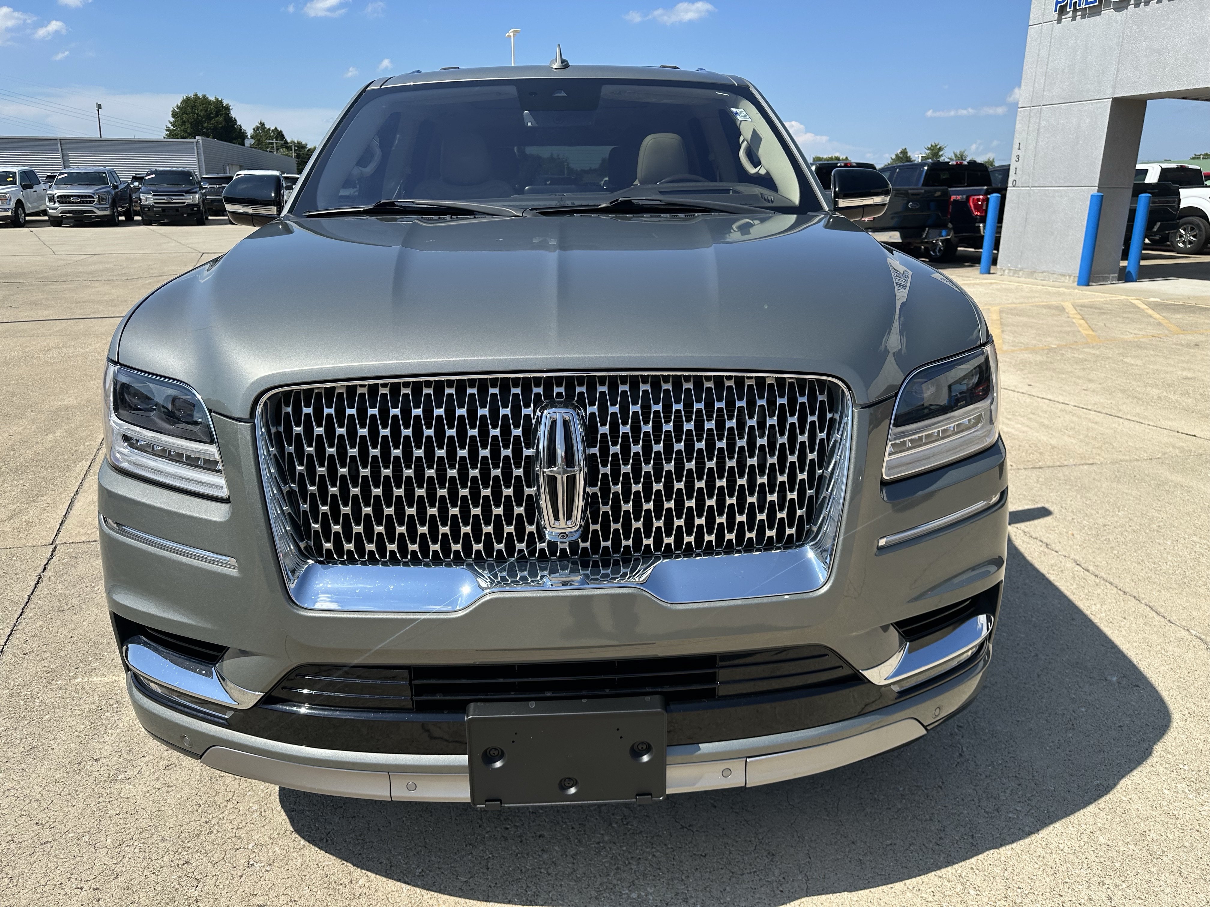 Used 2020 Lincoln Navigator L Reserve w/ Luxury Package AWD/4WD image 16