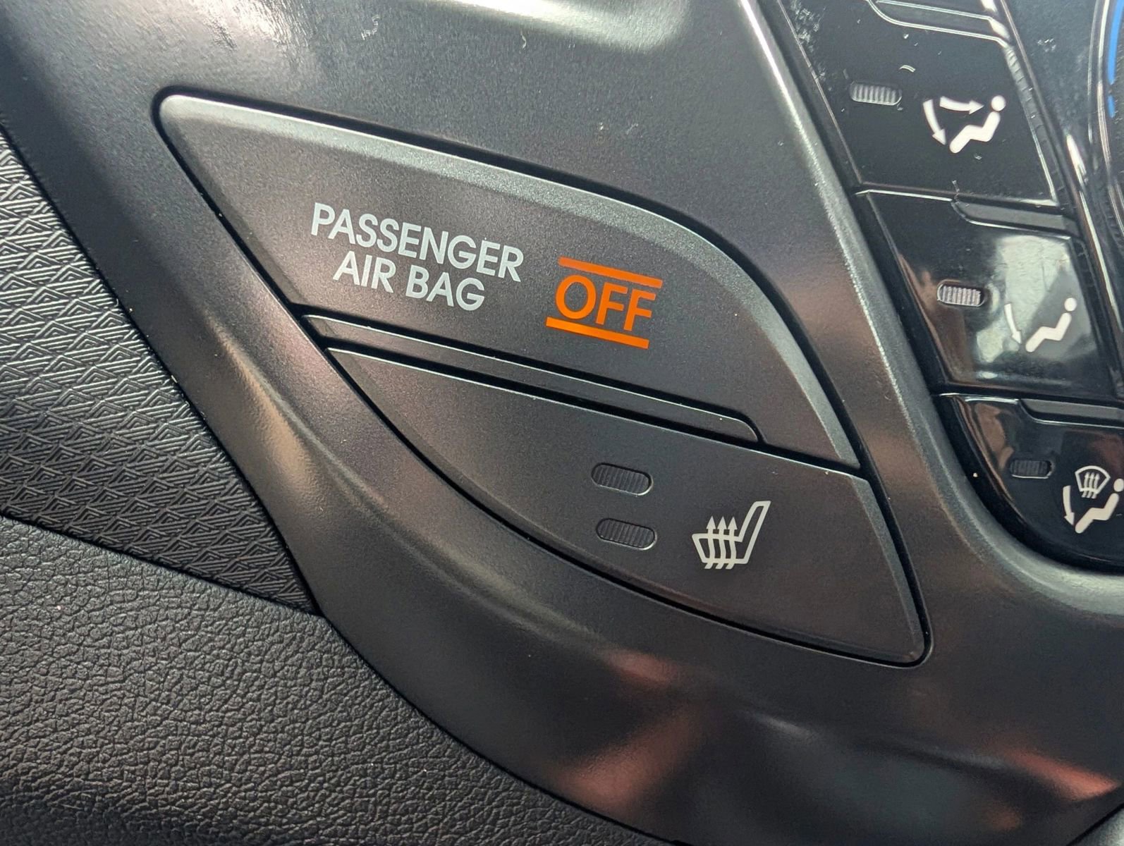 Used 2016 Hyundai Veloster Turbo FWD image 34