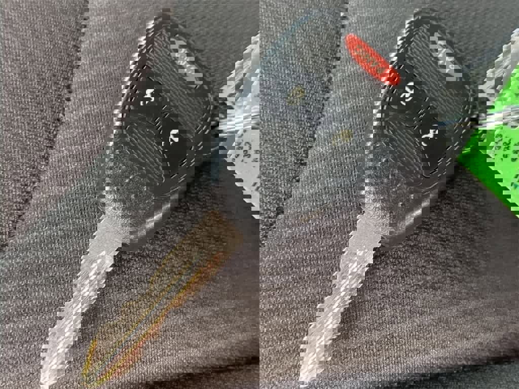 Used 2017 Jeep Wrangler Unlimited Sahara w/ Connectivity Group image 32