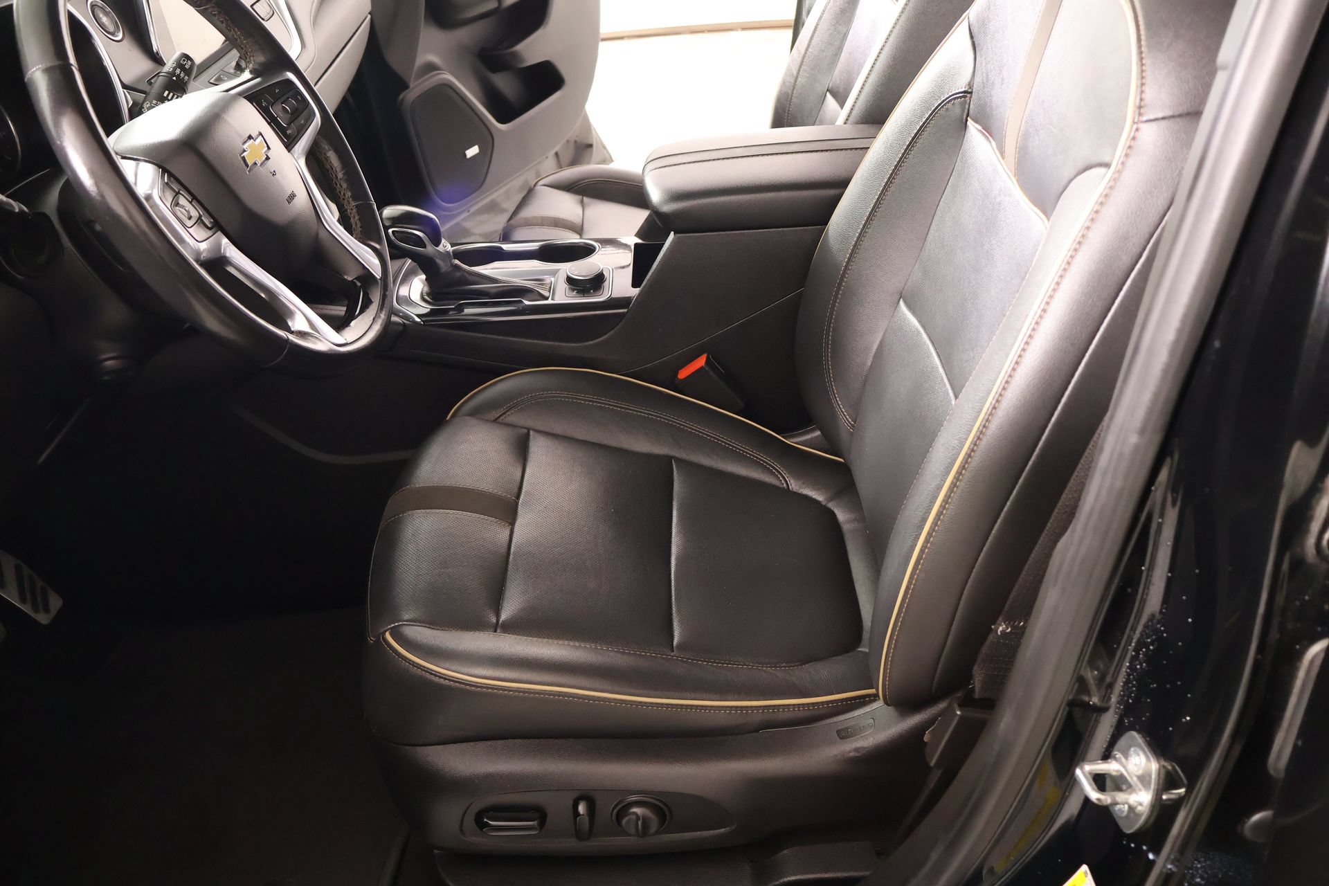 Used 2019 Chevrolet Blazer Premier w/ Sun and Wheels Package FWD image 12