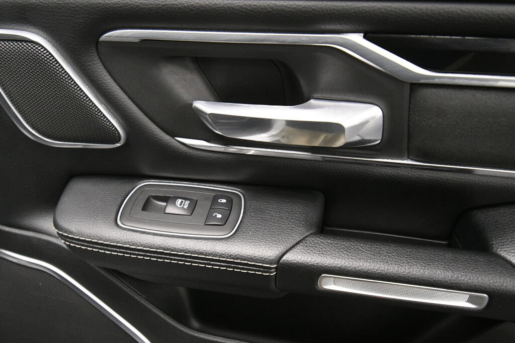 Used 2020 RAM 1500 Laramie AWD/4WD image 29