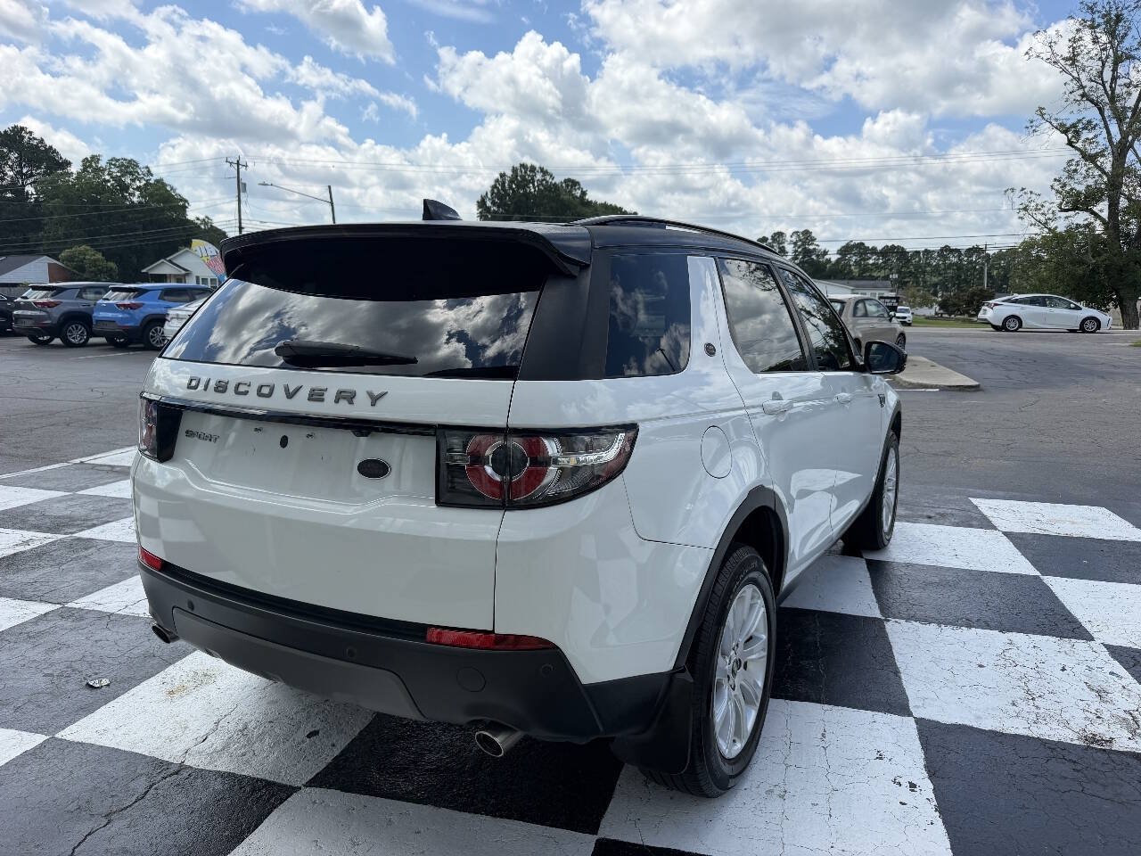 Used 2017 Land Rover Discovery Sport SE AWD/4WD image 6