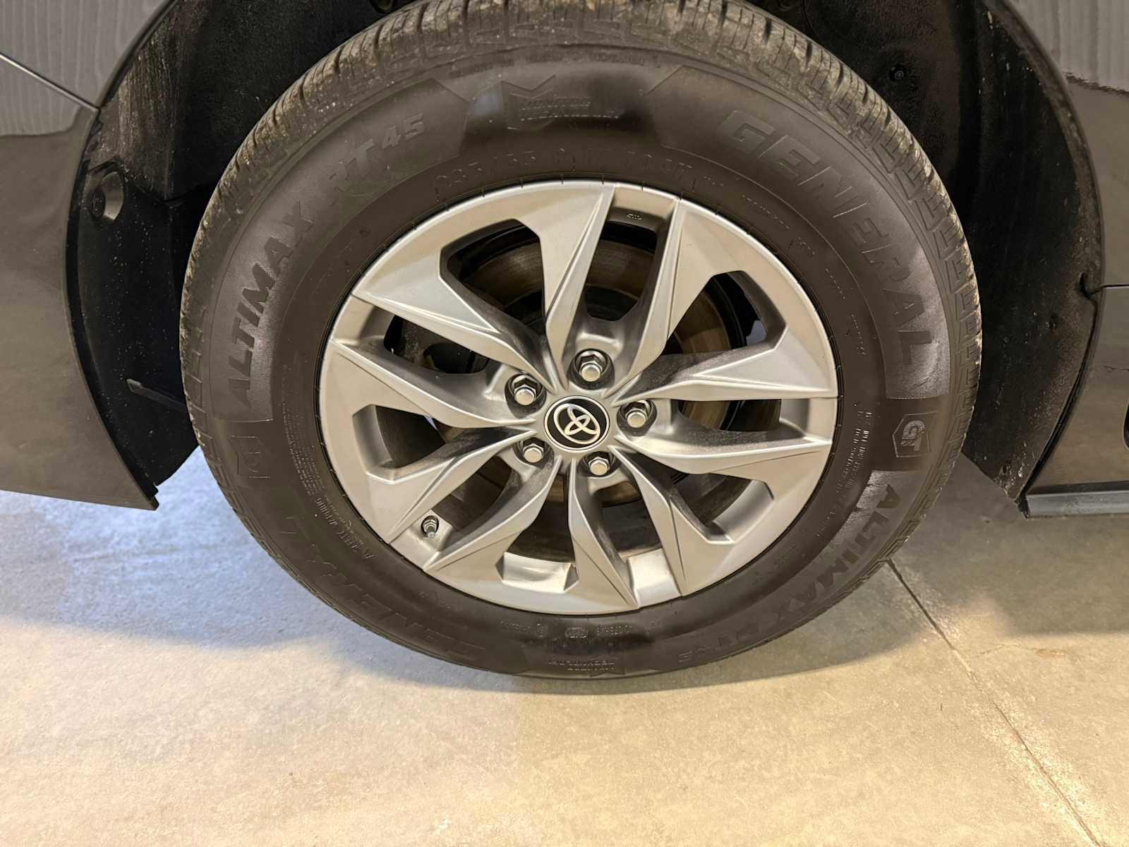 Certified 2023 Toyota Sienna XLE AWD/4WD image 21