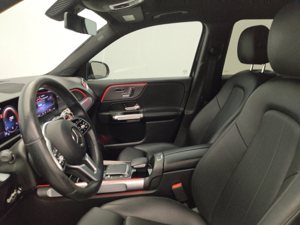 Used 2021 Mercedes-Benz GLB 250 4MATIC w/ Premium Package image 17