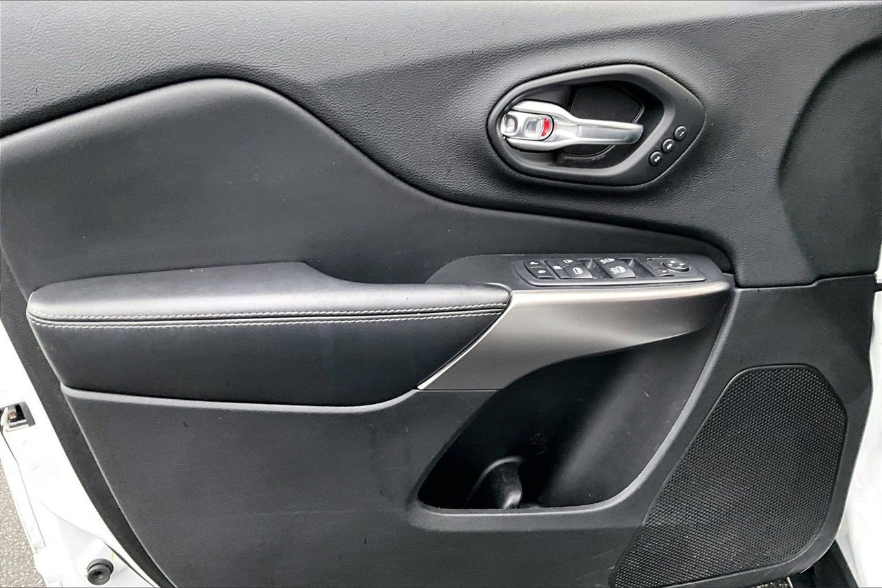 Used 2020 Jeep Cherokee Limited image 24