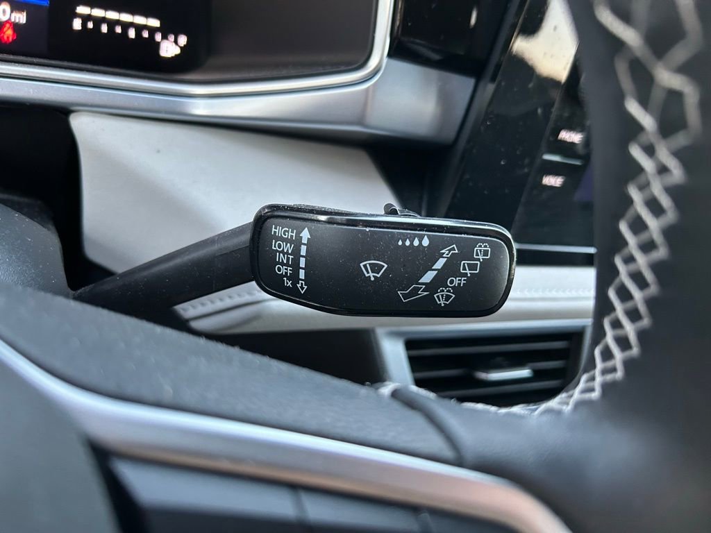 Used 2025 Volkswagen Taos SE image 21