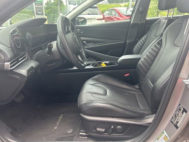 Used 2023 Hyundai Elantra Limited w/ Cargo Package FWD image 9