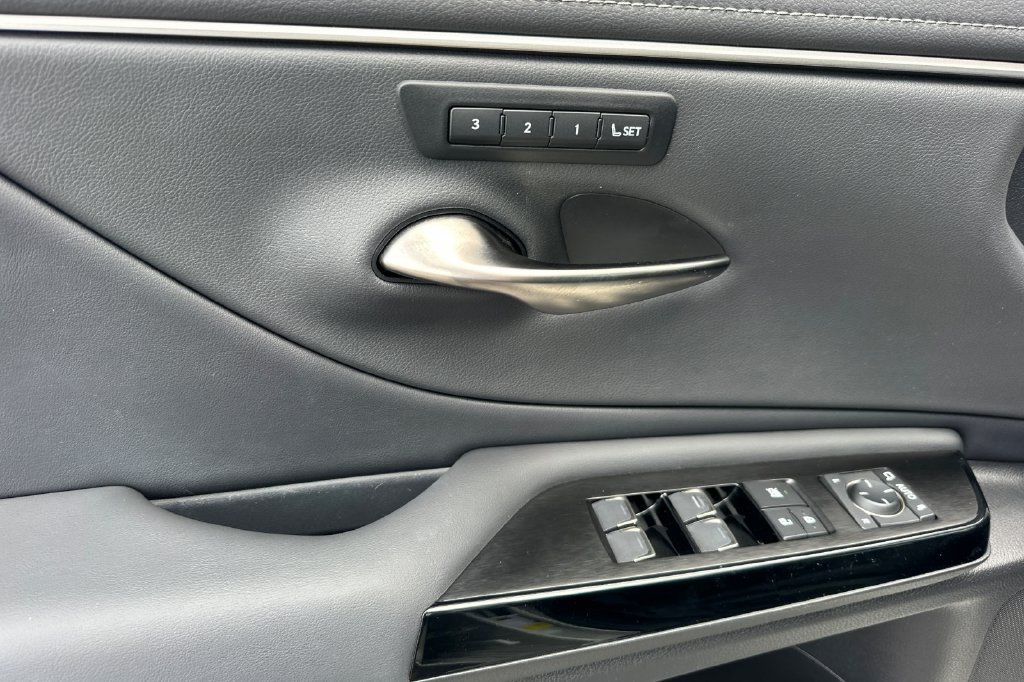Certified 2024 Lexus ES 350 w/ Premium Package FWD image 11