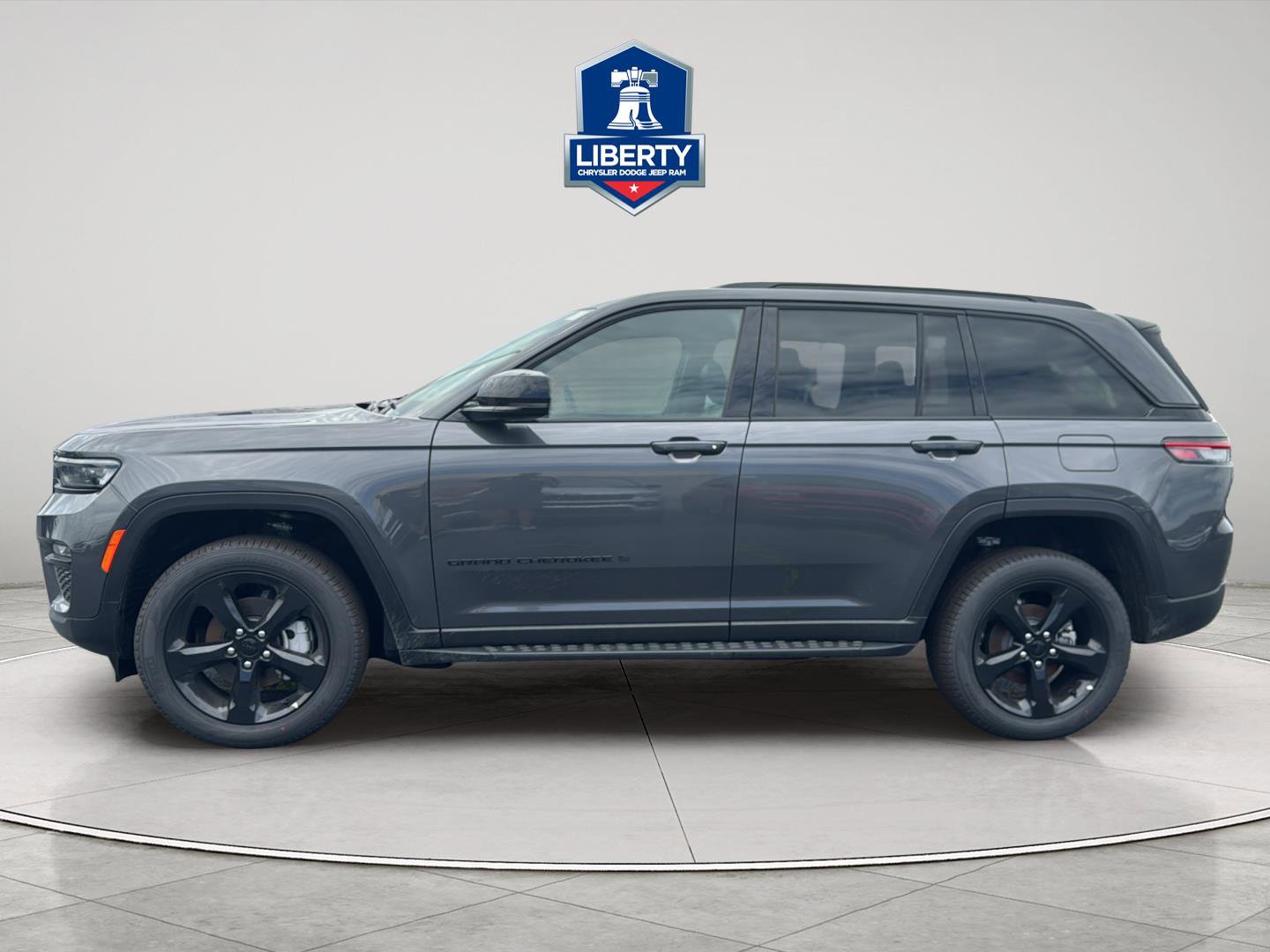 New 2025 Jeep Grand Cherokee Limited w/ Black Appearance Package AWD/4WD image 5