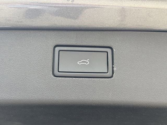 Used 2025 Volkswagen Tiguan SE image 25