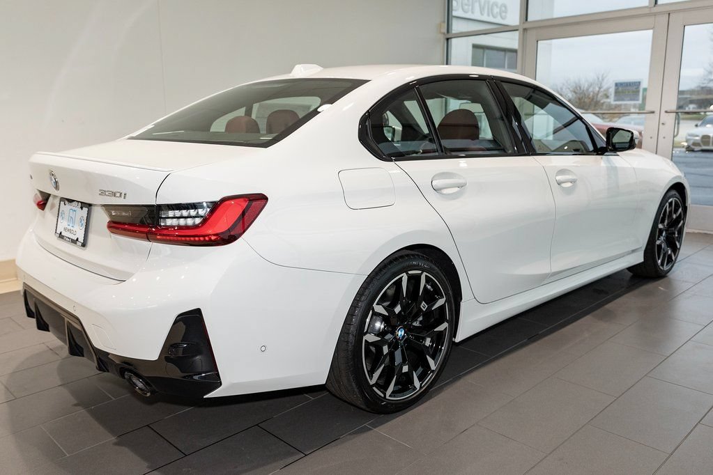 Used 2026 BMW 330i xDrive Sedan w/ M Sport Package AWD/4WD image 5