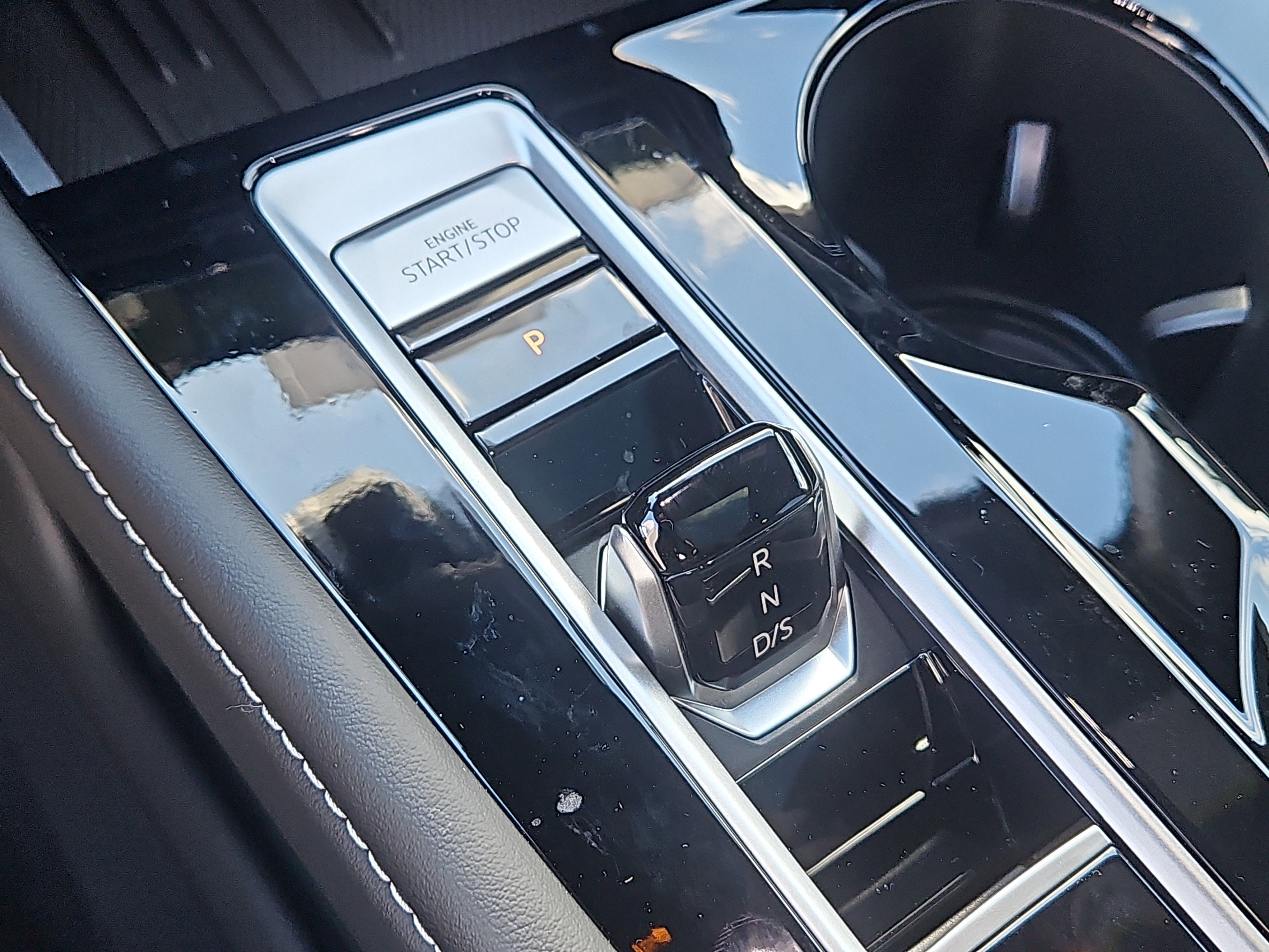 New 2026 Volkswagen Atlas Cross Sport SEL Premium R-Line image 18