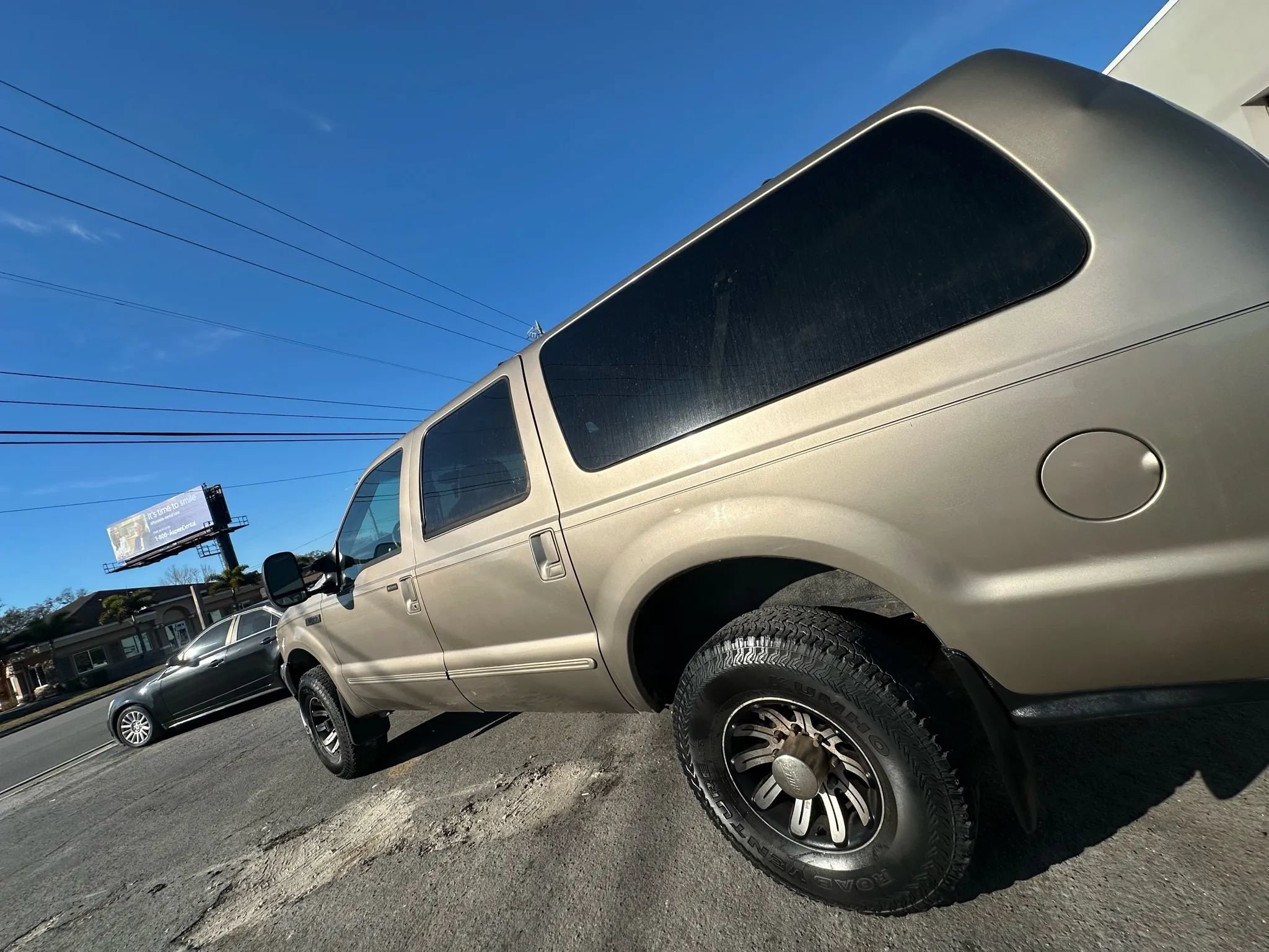 Used 2000 Ford Excursion XLT AWD/4WD image 3