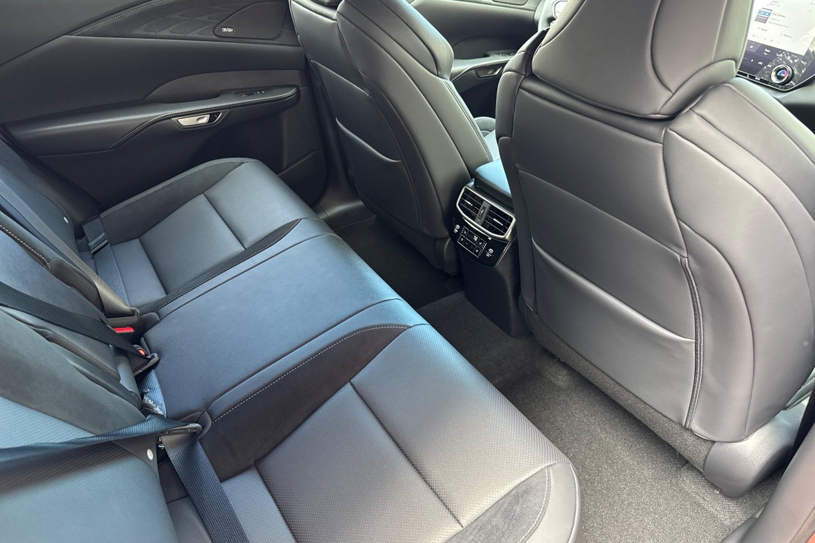 Certified 2023 Lexus RX 500h F Sport w/ Cold Area Package AWD/4WD image 32