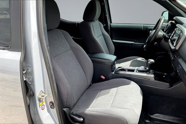 Used 2019 Toyota Tacoma TRD Off-Road AWD/4WD image 31