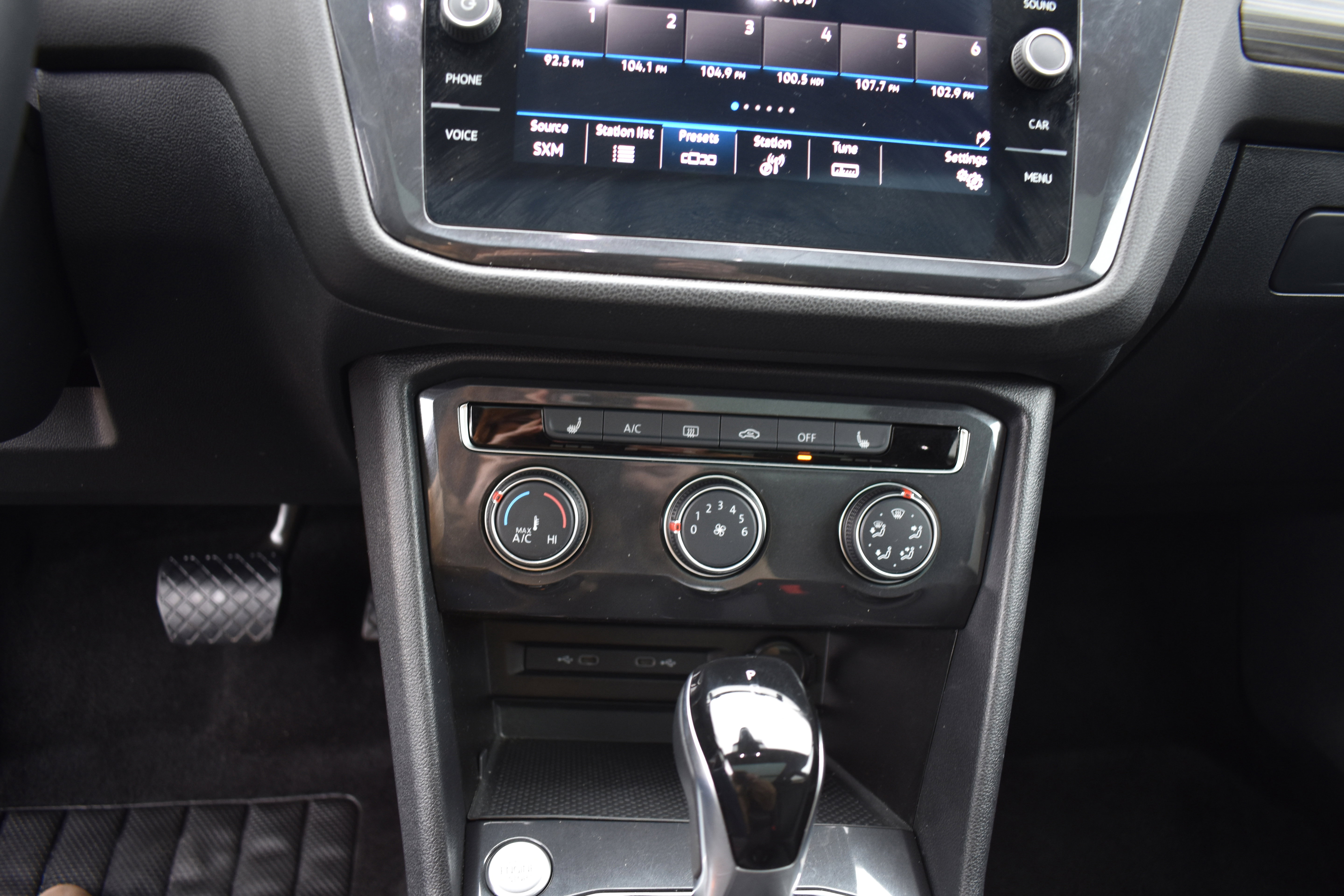 Used 2024 Volkswagen Tiguan Wolfsburg Edition image 19