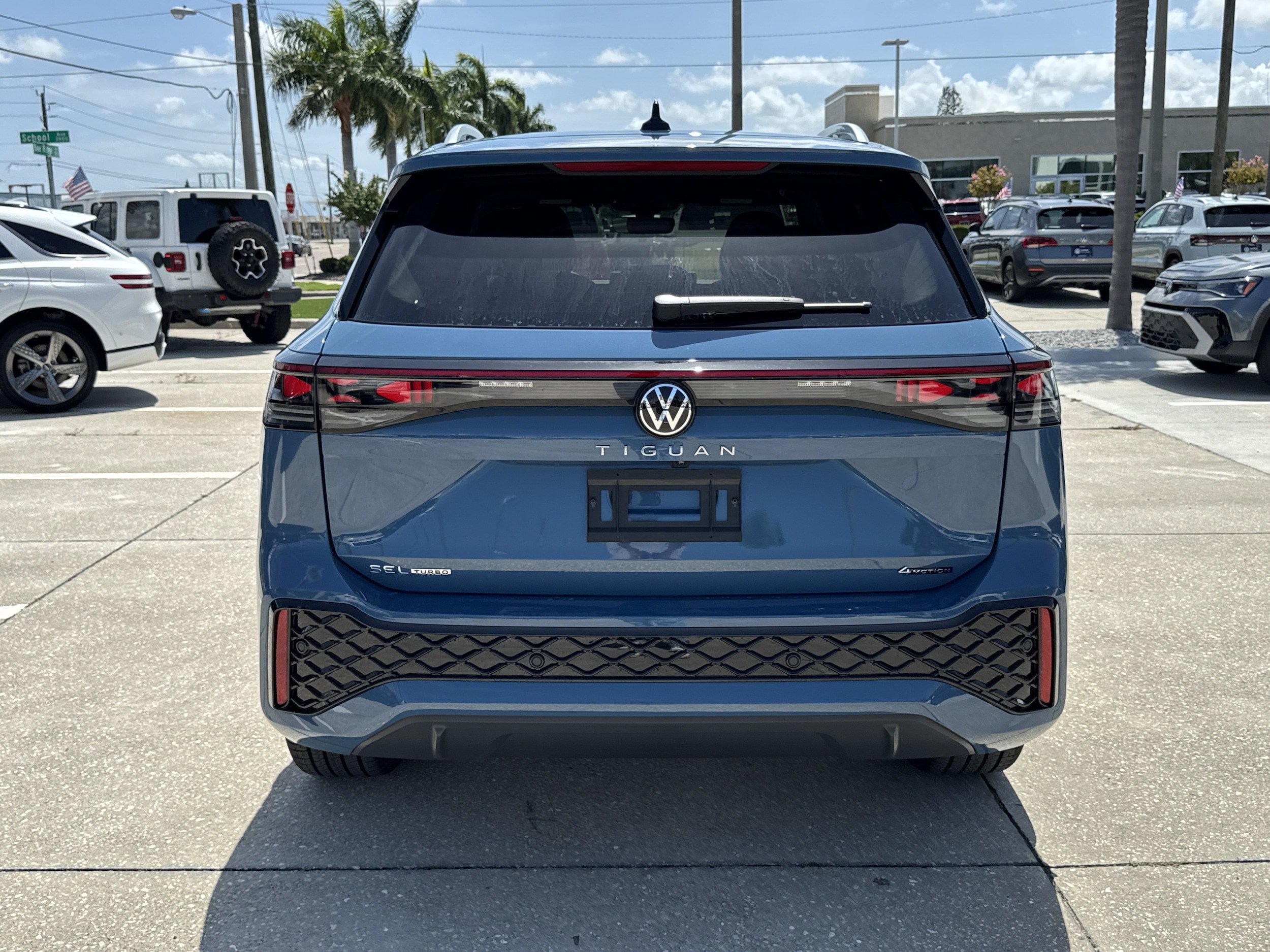 New 2026 Volkswagen Tiguan SEL R-Line AWD/4WD image 5