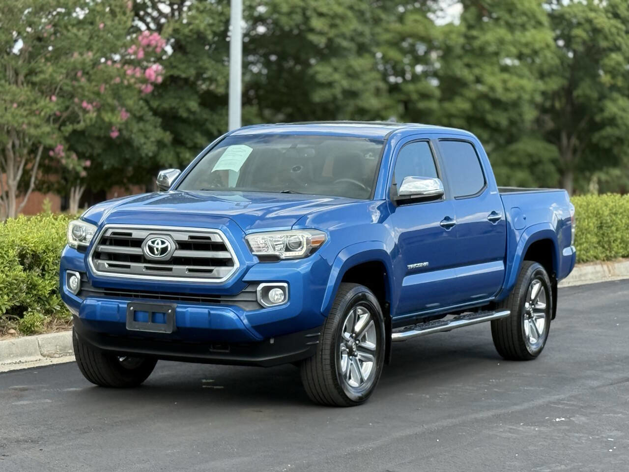 Used 2016 Toyota Tacoma Limited AWD/4WD image 2