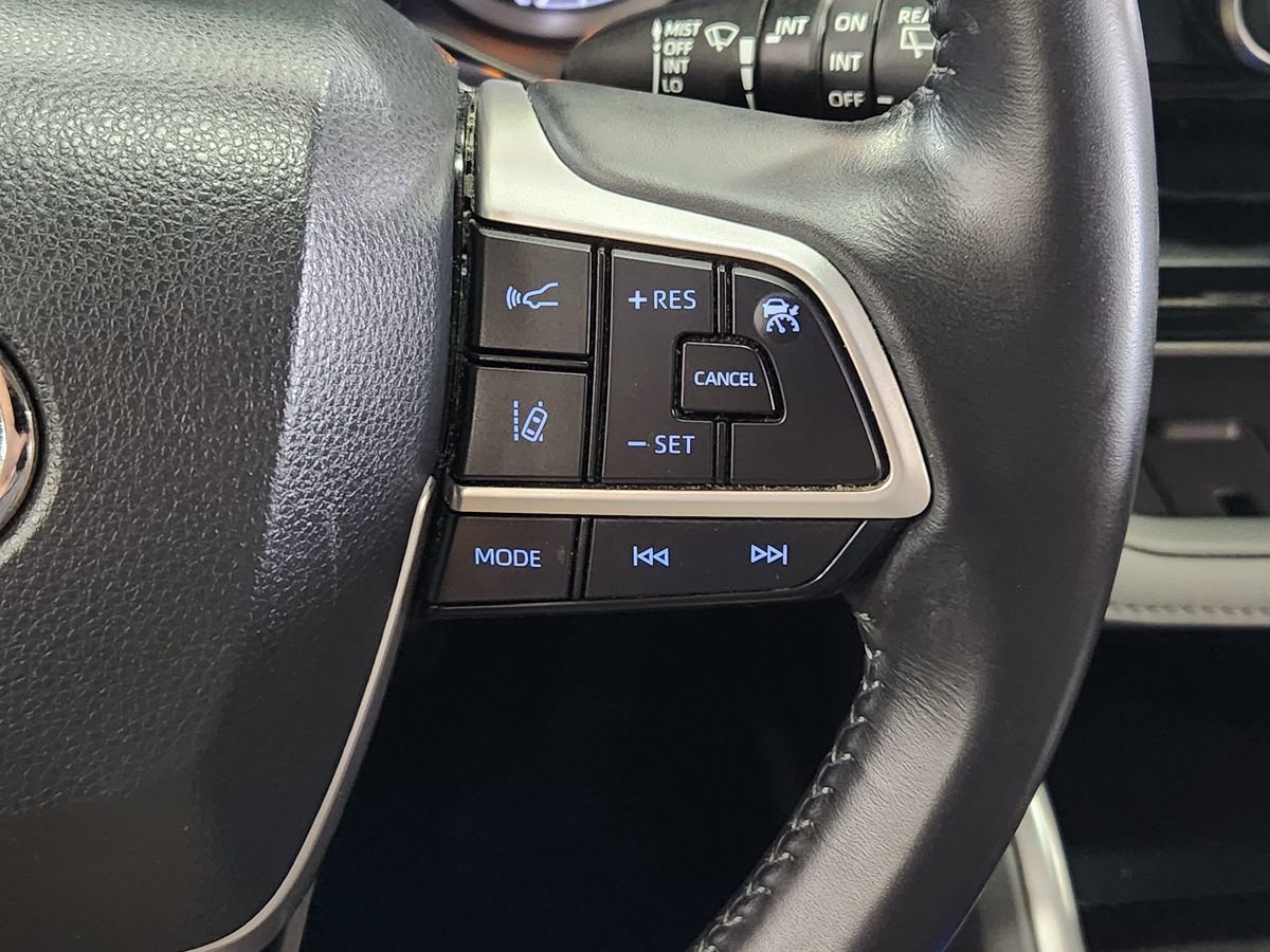 Used 2022 Toyota Highlander XLE FWD image 51
