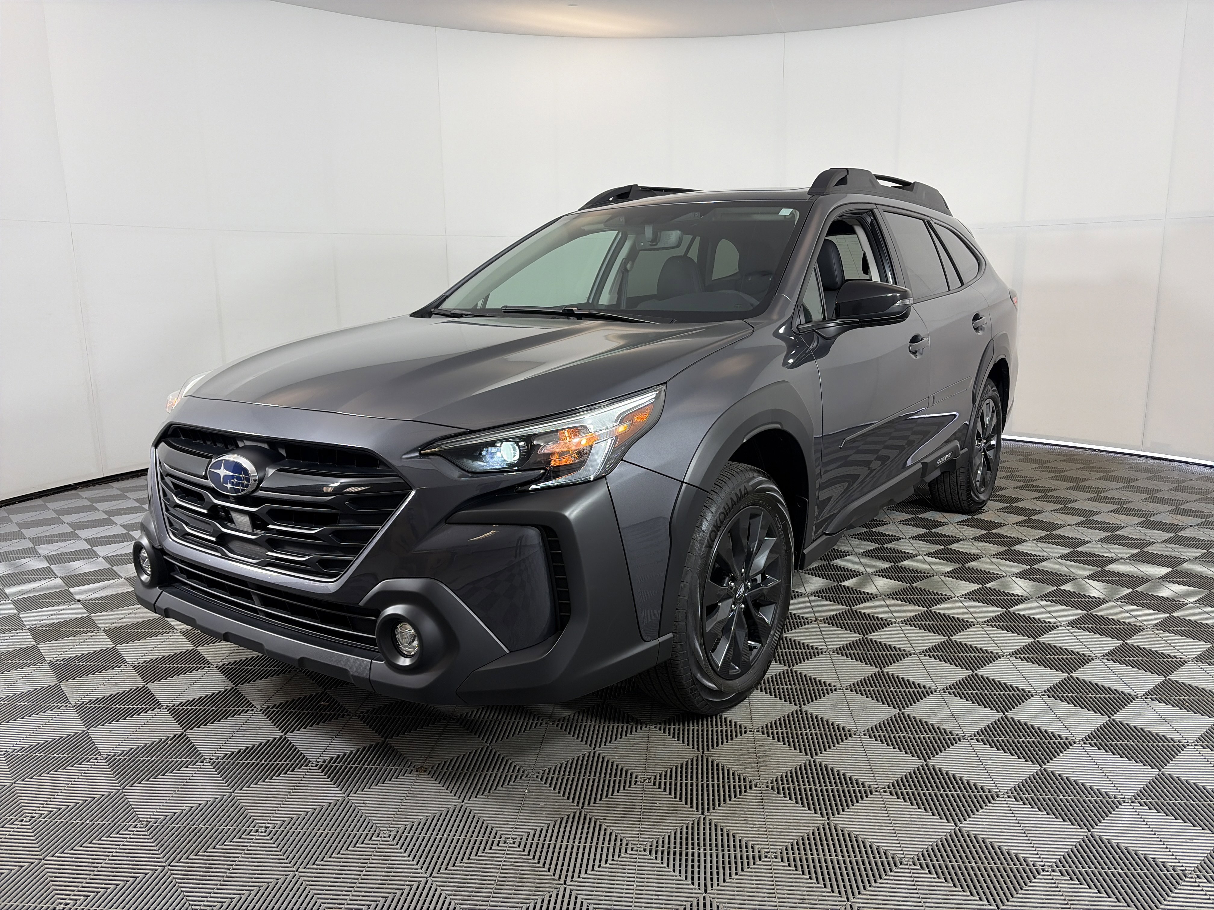 Used 2024 Subaru Outback Onyx Edition XT AWD/4WD image 2