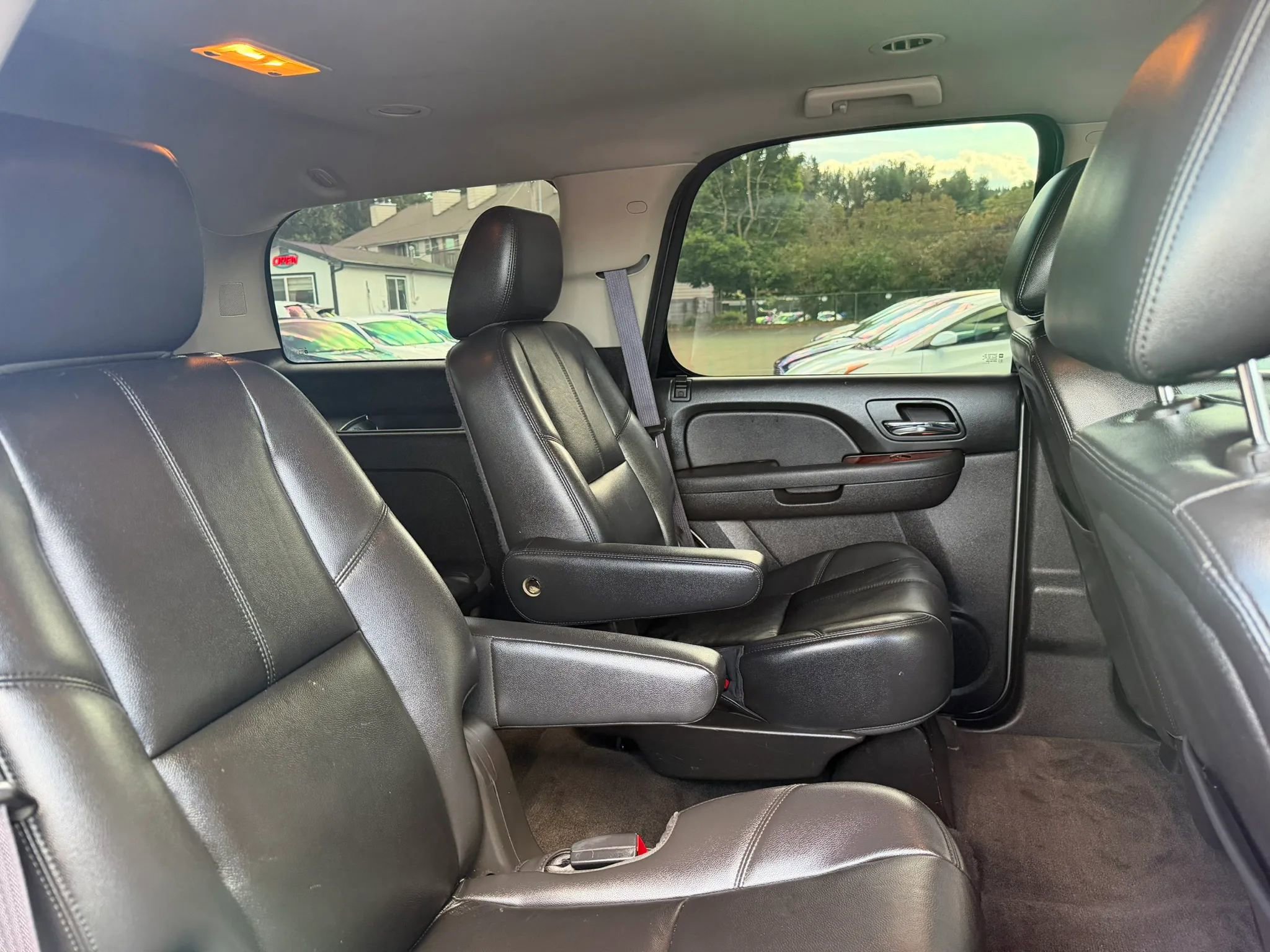 Used 2014 Chevrolet Tahoe LT w/ Luxury Package AWD/4WD image 20