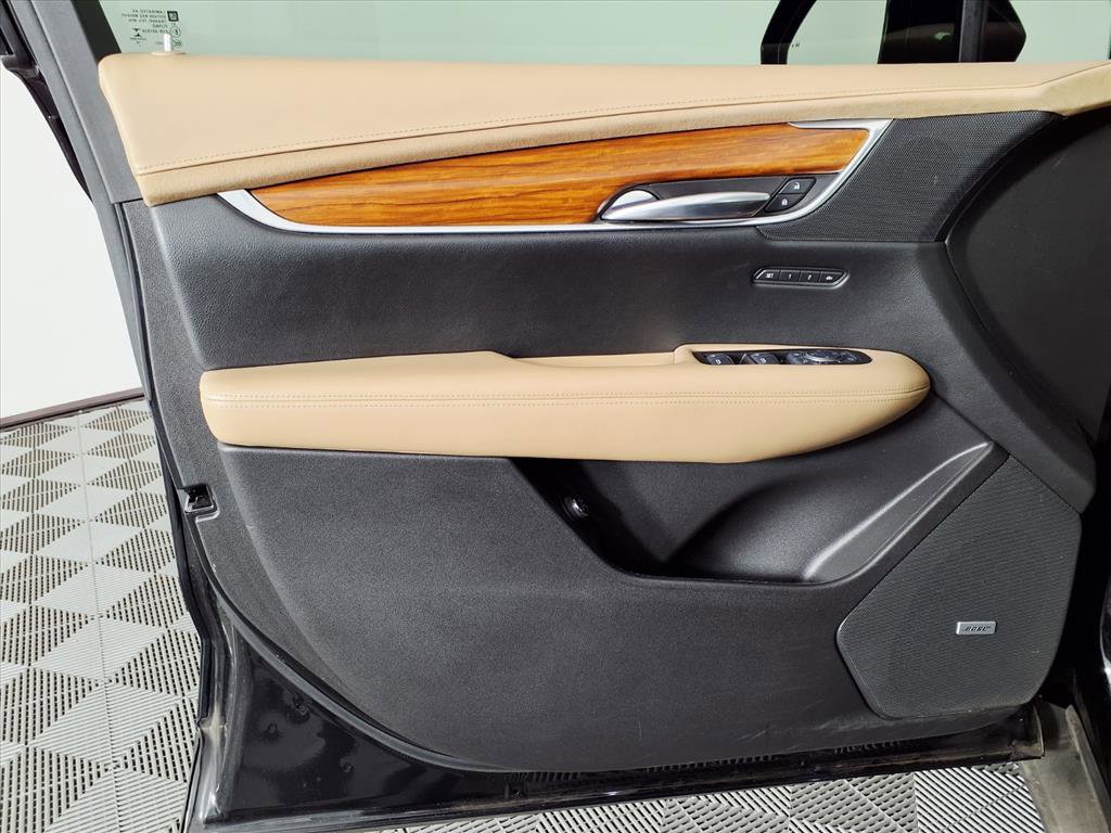 Used 2017 Cadillac XT5 Platinum w/ Driver Assist Package image 16