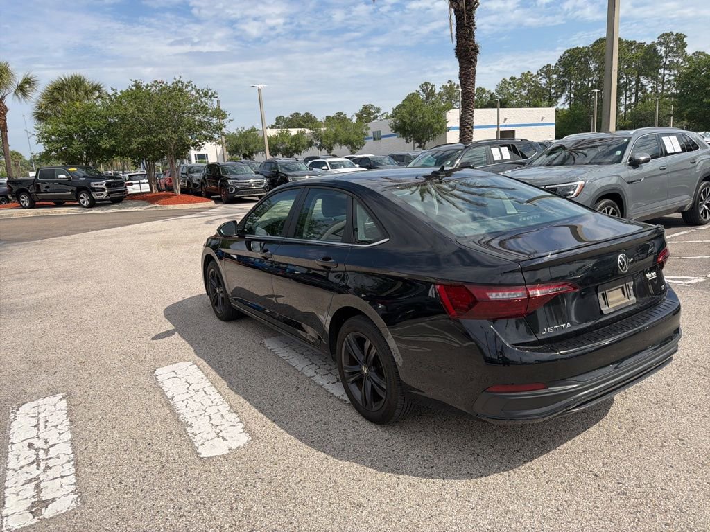 Used 2023 Volkswagen Jetta SE FWD image 6
