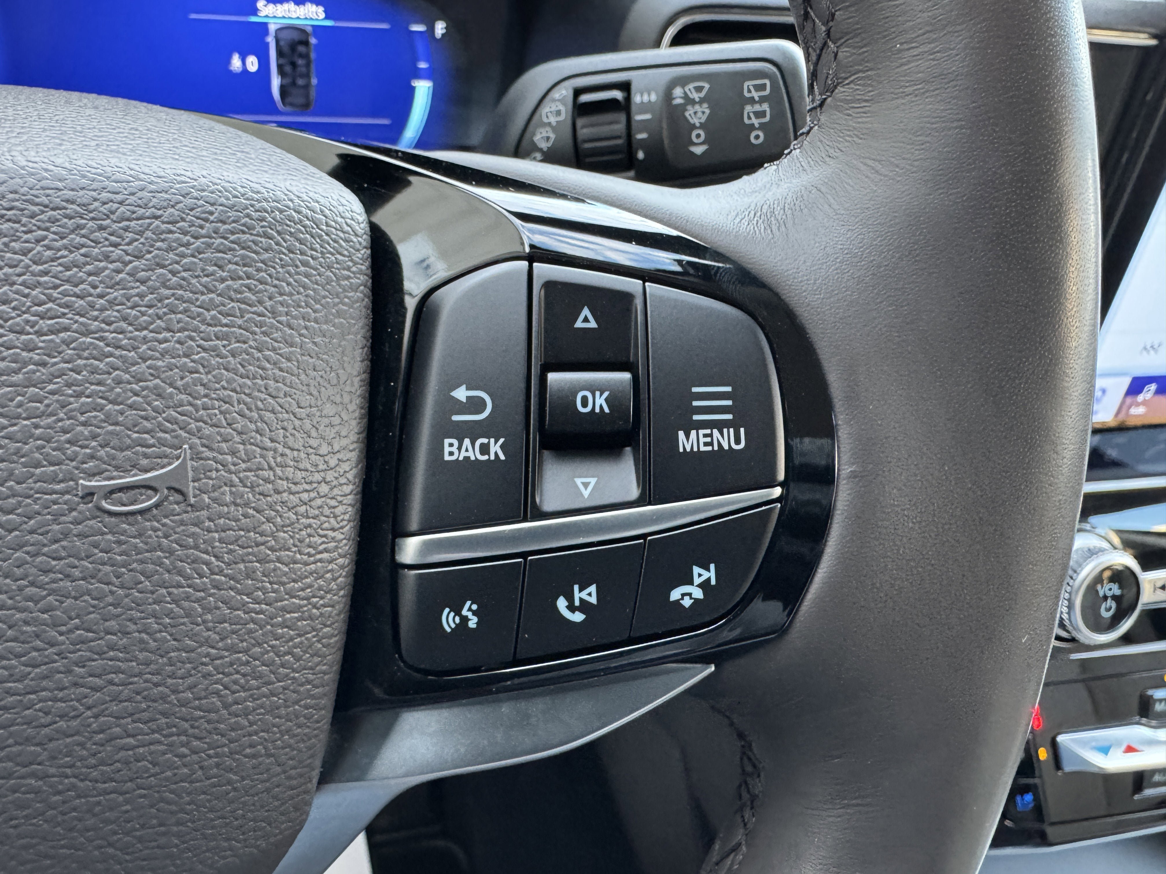 Used 2023 Ford Explorer Platinum w/ Premium Technology Package AWD/4WD image 13